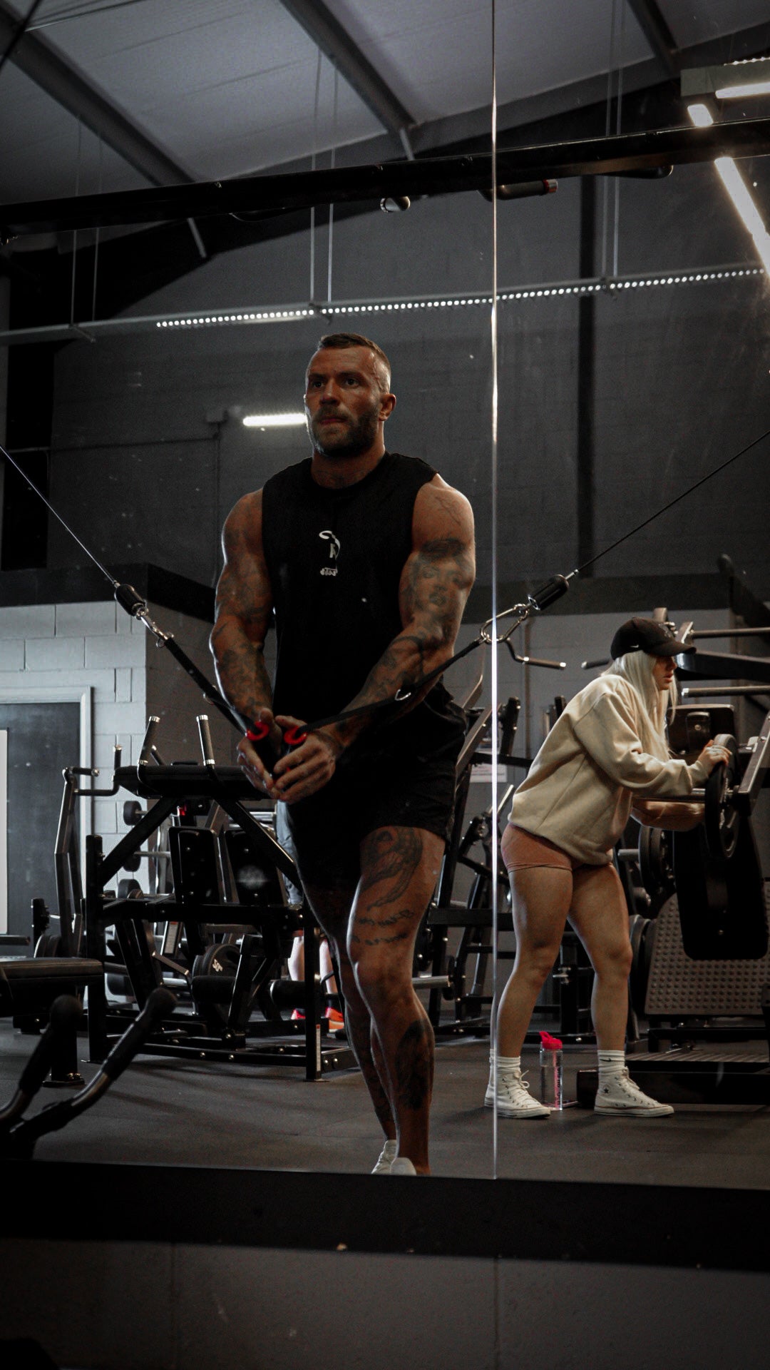 Round neck vest - black